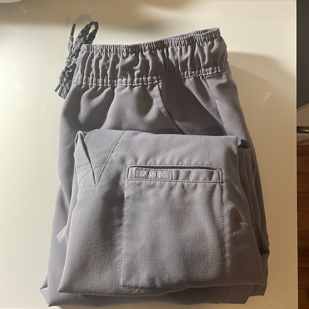 Jaanuu Gray Scrub Set (M) - Essential 5-Pocket Jogger & 1-Pocket Tuck-In Top